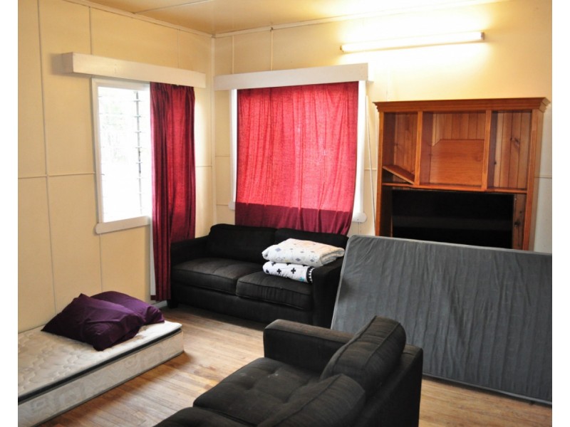 17 Pares Street, Mareeba QLD 4880