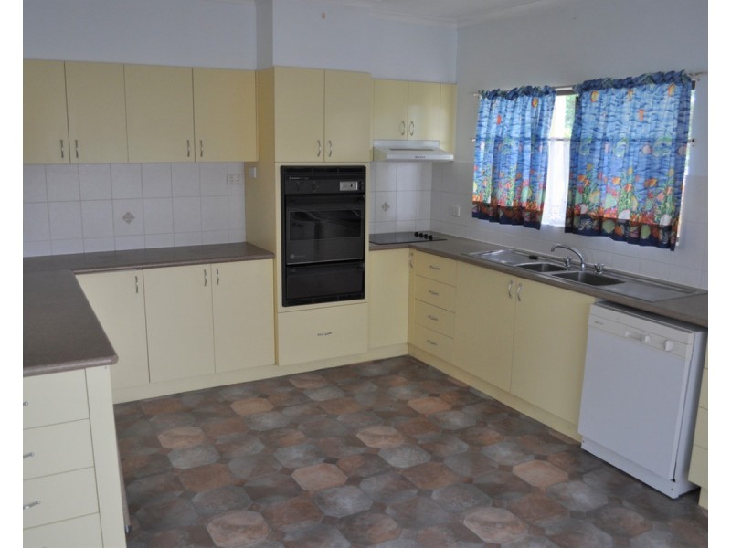 4 Donlen Street, Mareeba QLD 4880