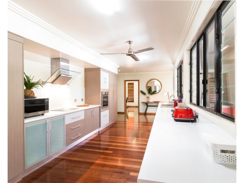 44 Mountain View Drive, Atherton QLD 4883