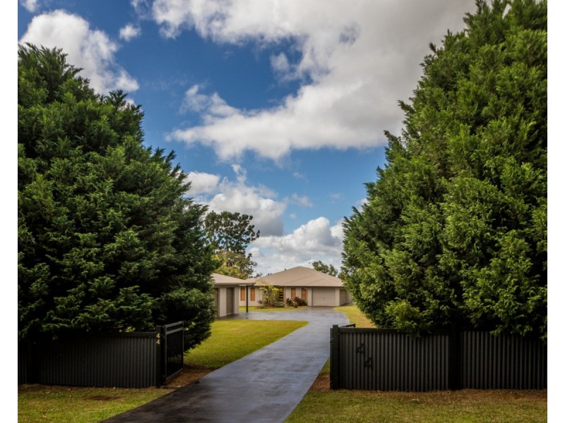44 Mountain View Drive, Atherton QLD 4883