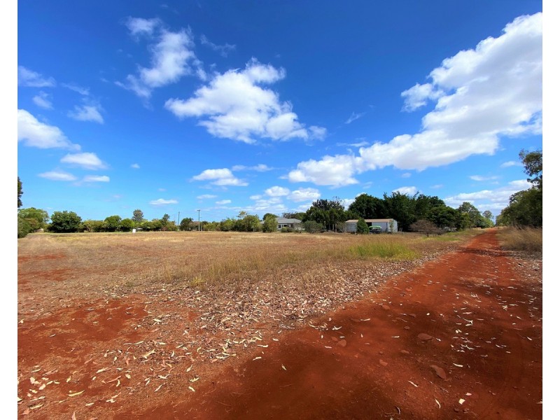 17 Dean Circuit, Mareeba QLD 4880