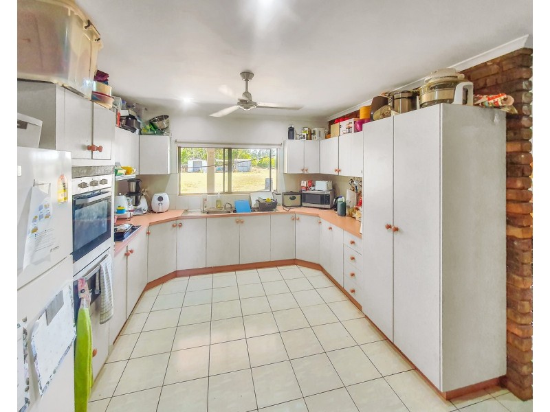 8 Byrnes Road, Mareeba QLD 4880