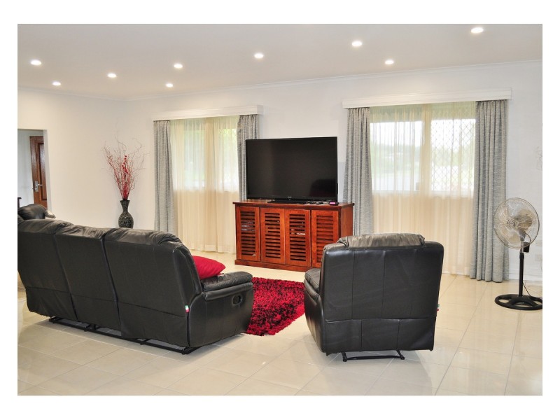 2 Riverview Close, Mareeba QLD 4880