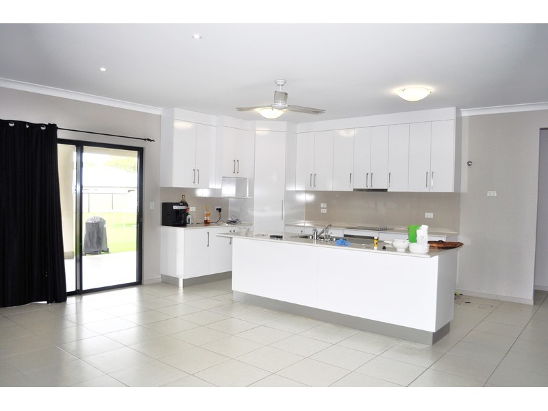 12 Mirrabook Avenue, Mareeba QLD 4880