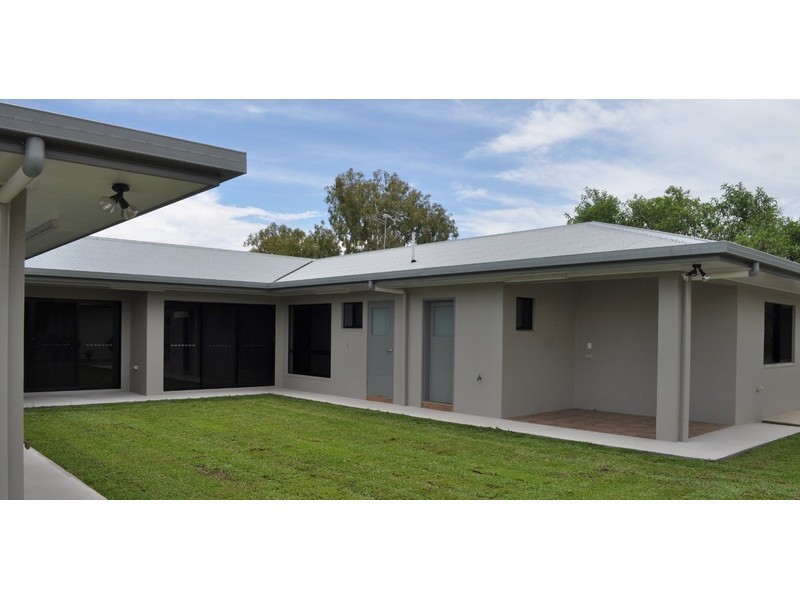 32 Amaroo Drive, Mareeba QLD 4880