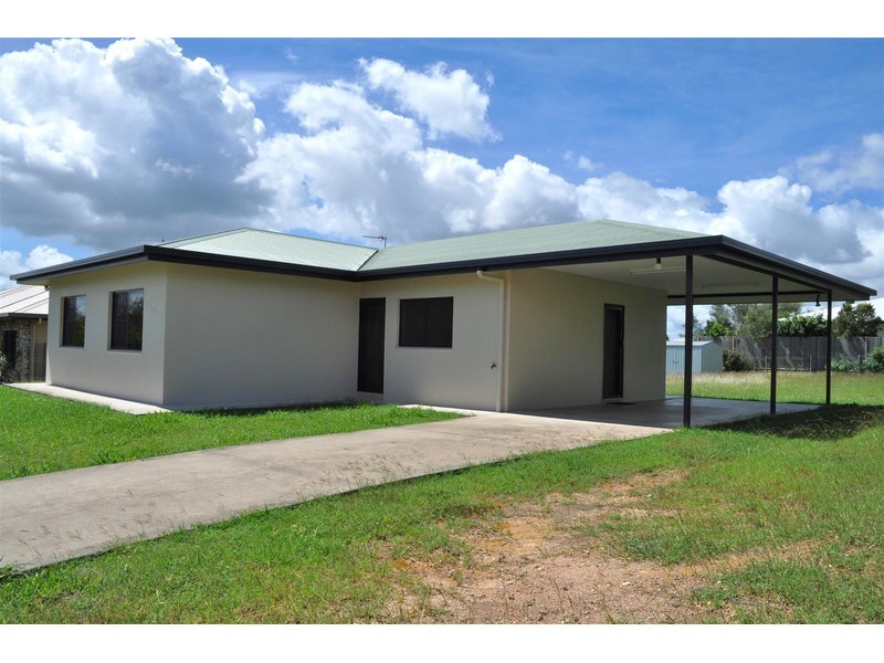 4 Leinster Drive, Mareeba QLD 4880