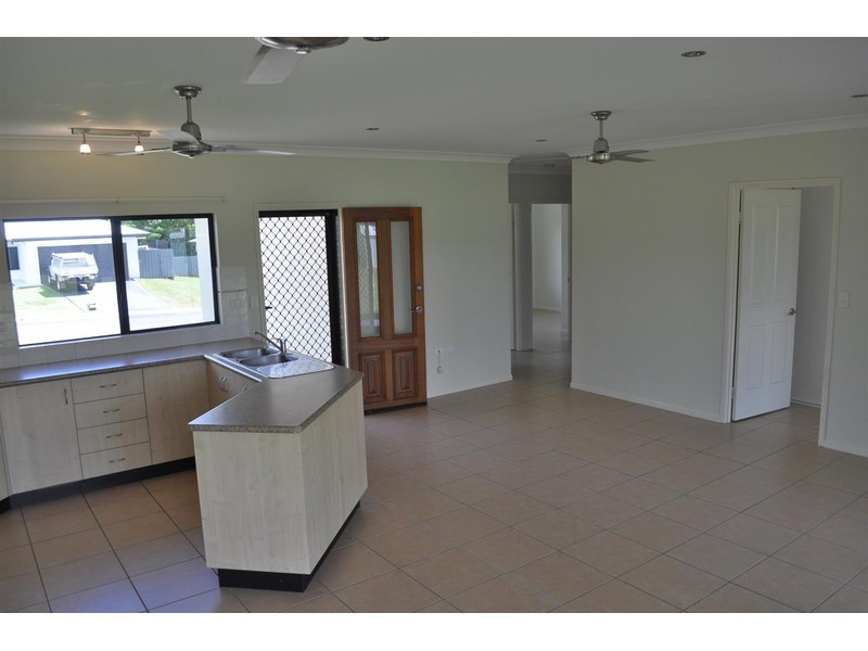 4 Leinster Drive, Mareeba QLD 4880