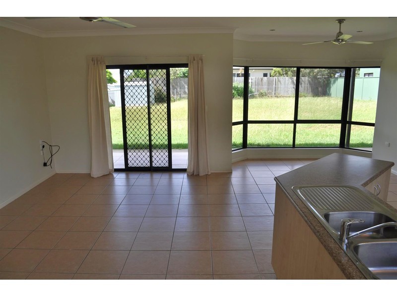 4 Leinster Drive, Mareeba QLD 4880