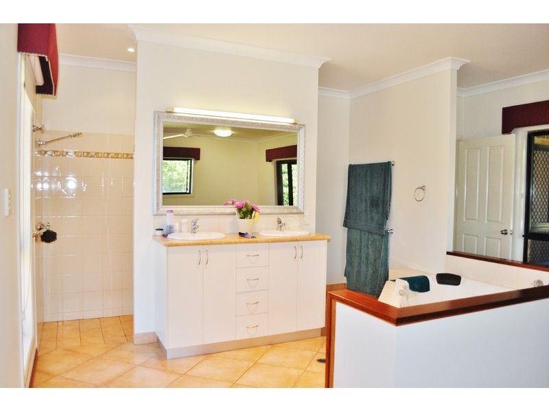 4 Dean Circuit, Mareeba QLD 4880