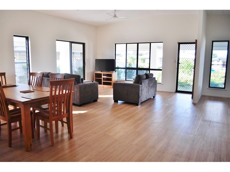 31 Mirrabook Avenue, Mareeba QLD 4880