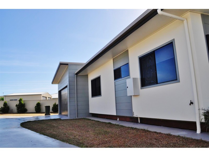 31 Mirrabook Avenue, Mareeba QLD 4880