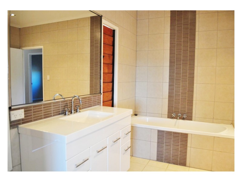 129 Coronet Drive, Mareeba QLD 4880