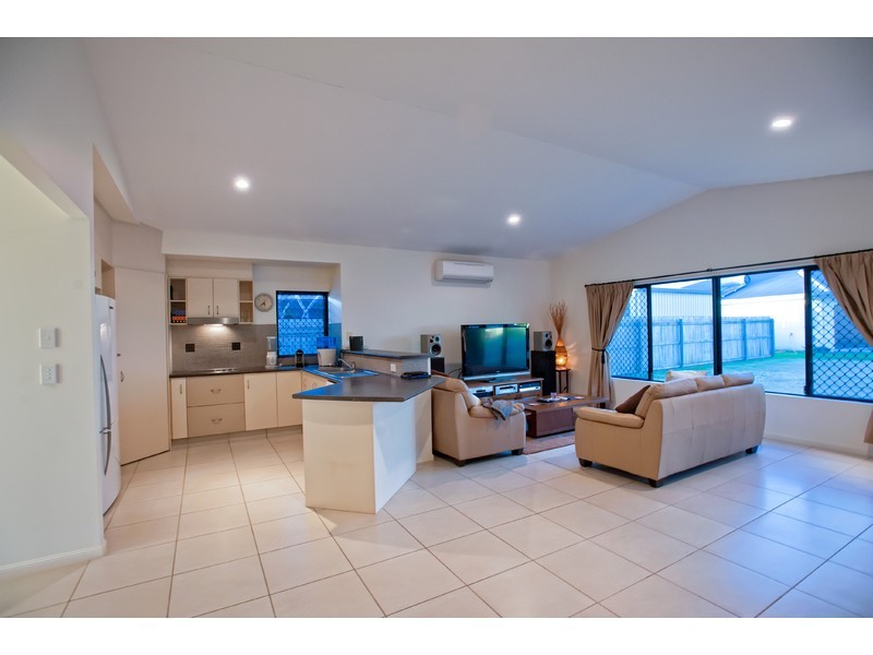 8 Maria Close, Mareeba QLD 4880