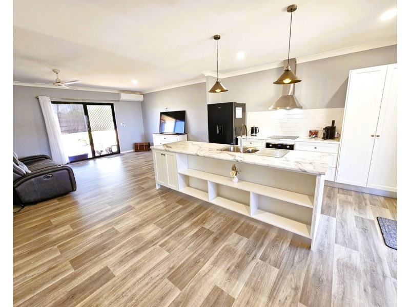 97 Rozel Close, Mareeba QLD 4880