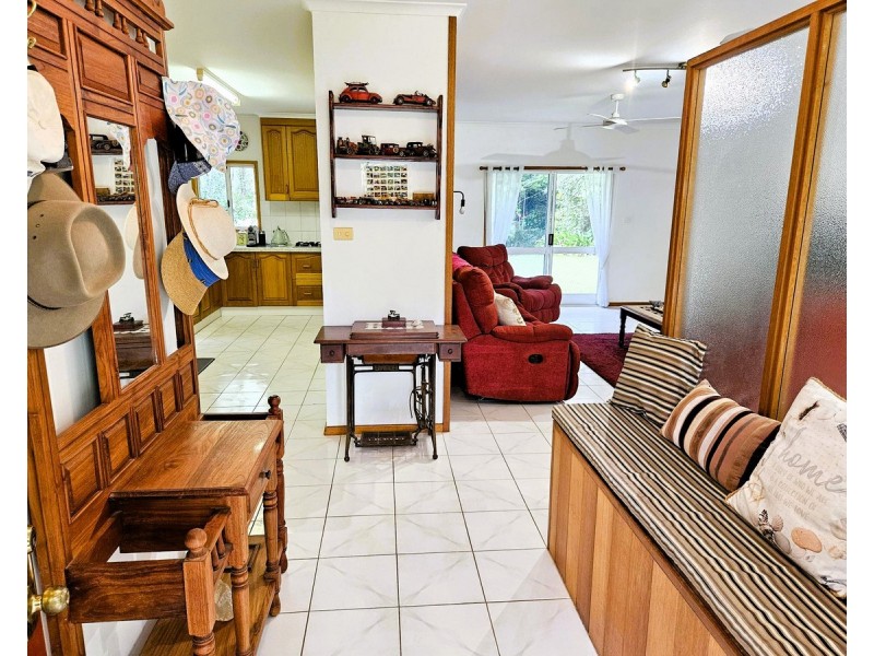 44 Emerald End Close, Mareeba QLD 4880