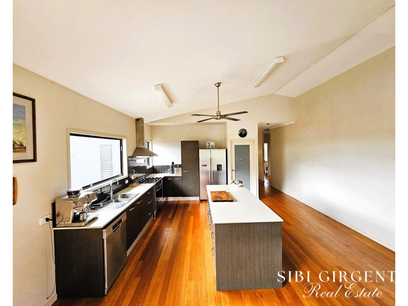 7 River Drive, Mareeba QLD 4880