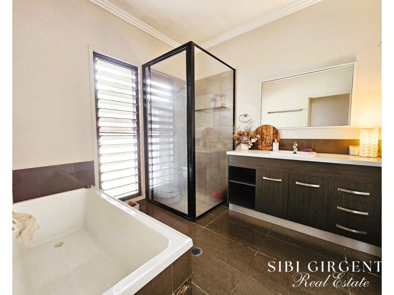 7 River Drive, Mareeba QLD 4880