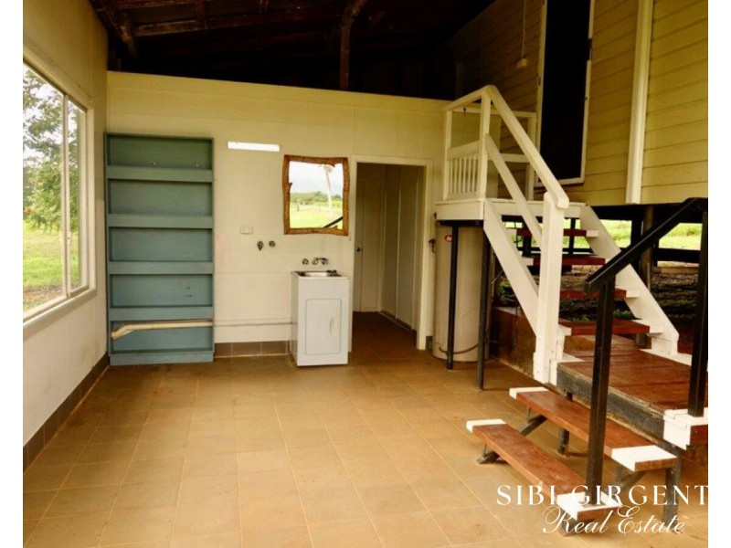 1297 Mt Molloy Street, Mossman QLD 4873