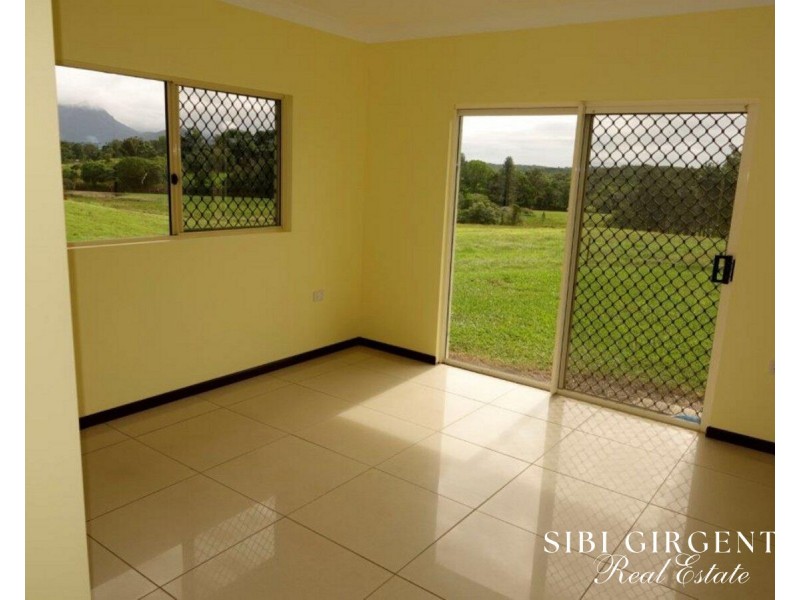 1297 Mt Molloy Street, Mossman QLD 4873
