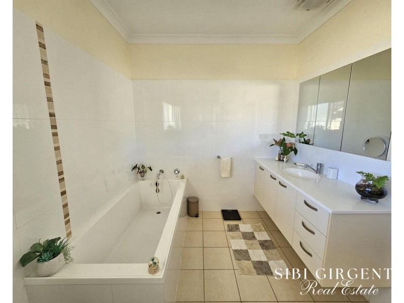 15 Brenaden Close, Dimbulah QLD 4872