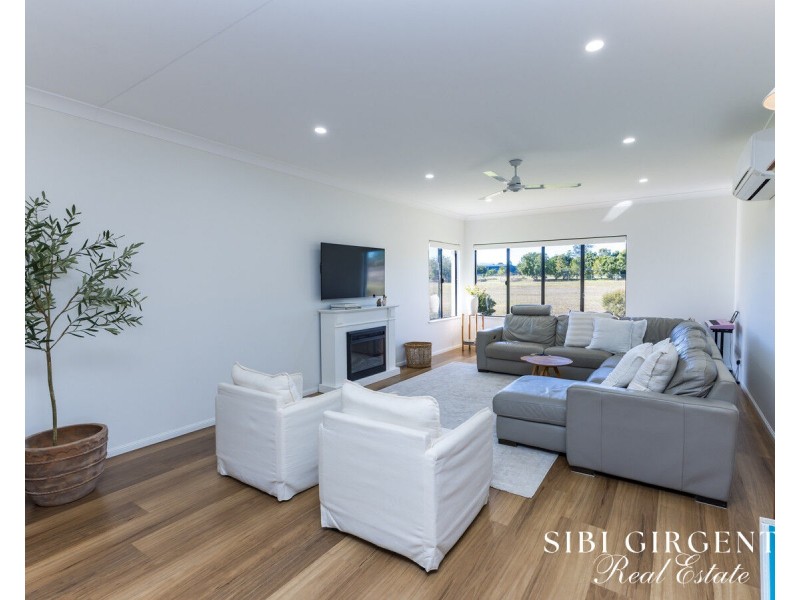 72 Emerald End Road, Mareeba QLD 4880