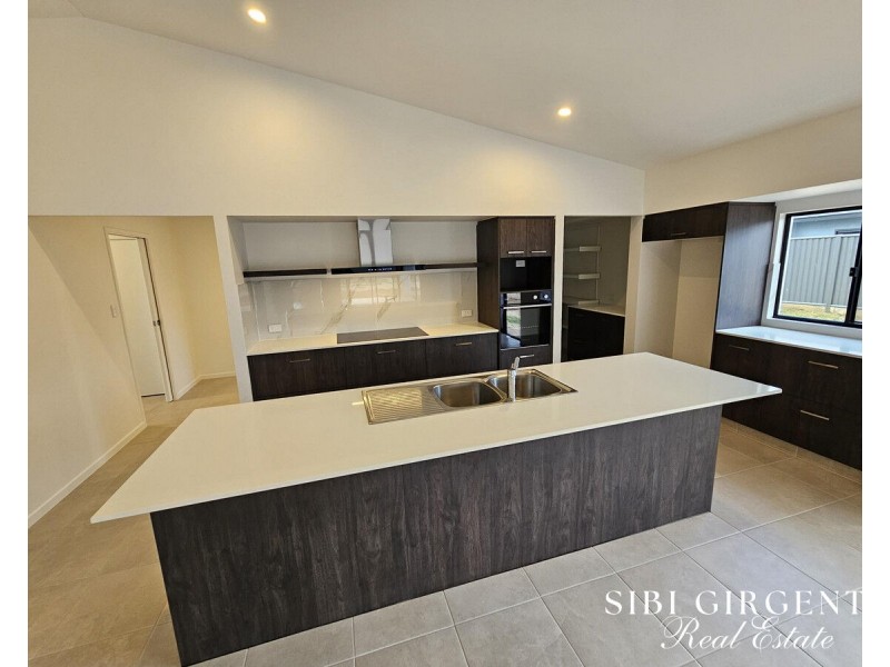 63 Karobean Drive, Mareeba QLD 4880