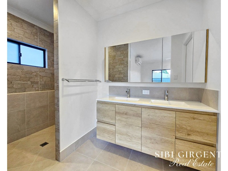 63 Karobean Drive, Mareeba QLD 4880