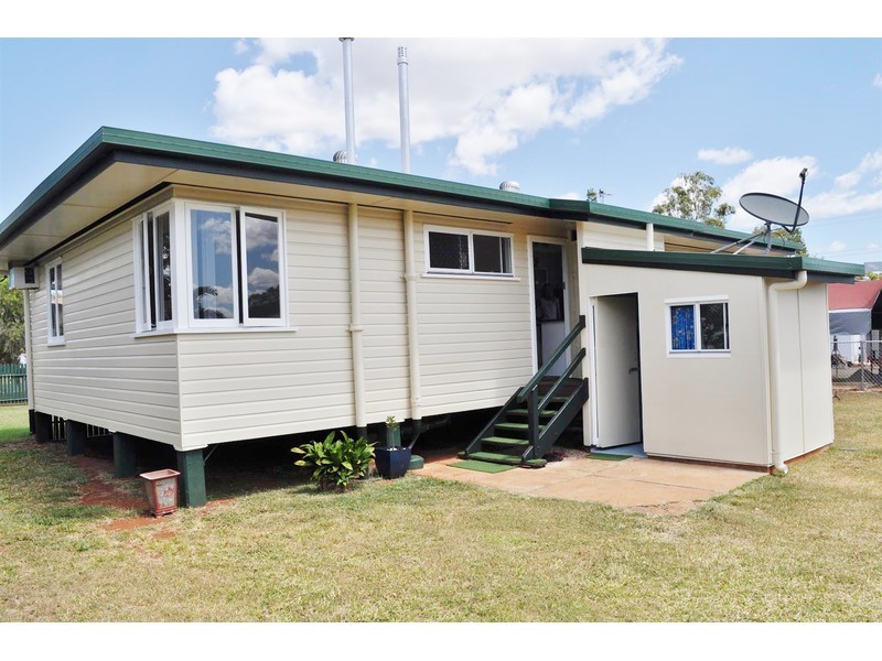 16 Brown Street, Mareeba QLD 4880