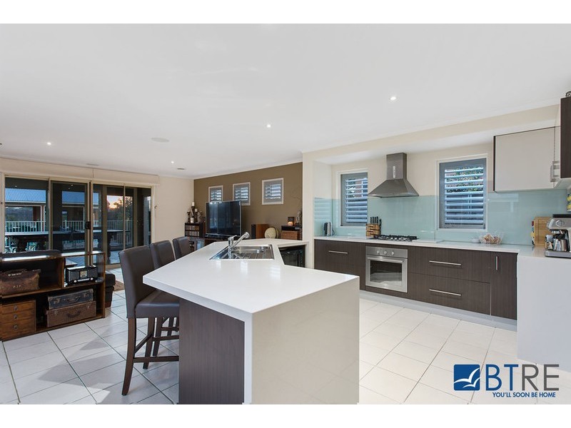 30 Warranqite Crescent, Hastings VIC 3915