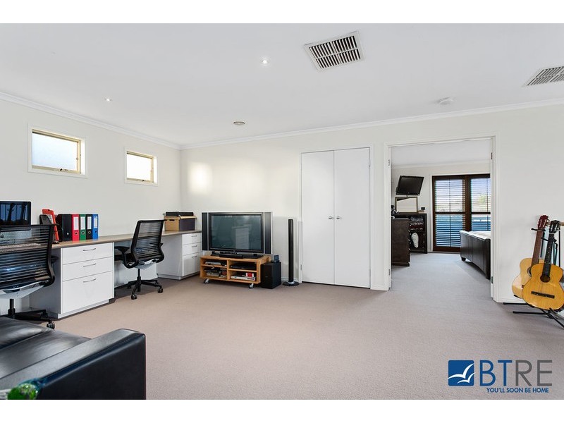 30 Warranqite Crescent, Hastings VIC 3915