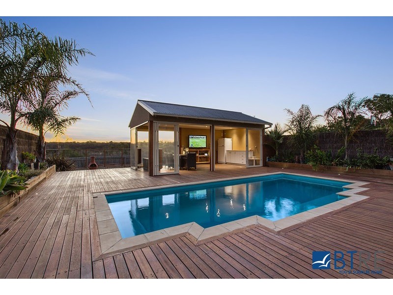 30 Warranqite Crescent, Hastings VIC 3915