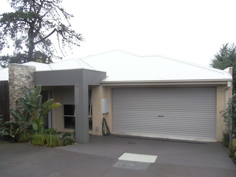 2/11 Olivia Way, Hastings VIC 3915