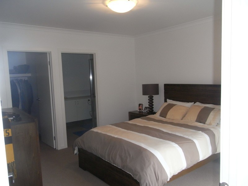 2/11 Olivia Way, Hastings VIC 3915