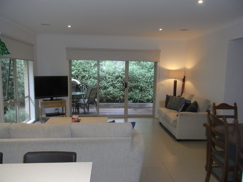 2/11 Olivia Way, Hastings VIC 3915