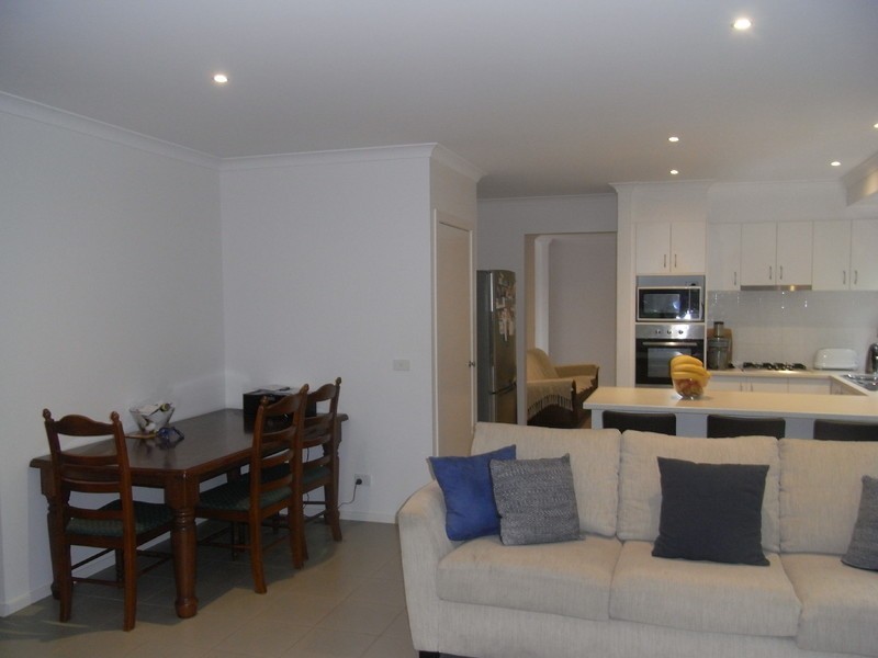 2/11 Olivia Way, Hastings VIC 3915