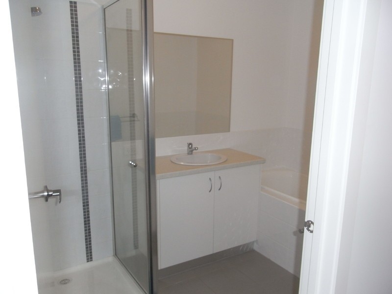 2/11 Olivia Way, Hastings VIC 3915