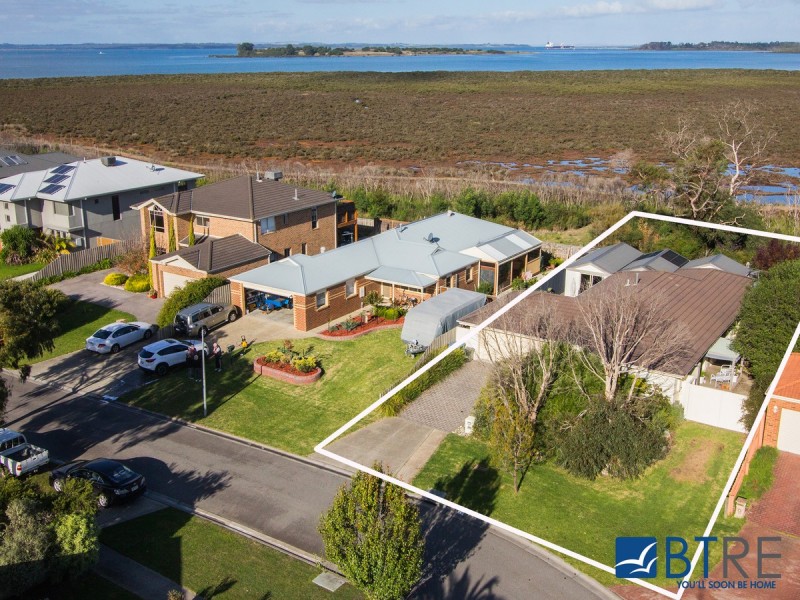 44 Warranqite Crescent, Hastings VIC 3915