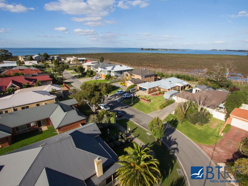 44 Warranqite Crescent, Hastings VIC 3915