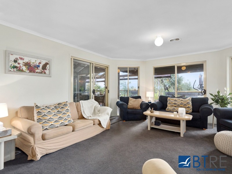 44 Warranqite Crescent, Hastings VIC 3915
