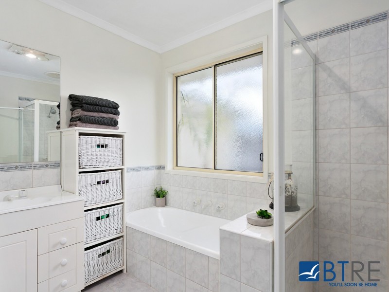 44 Warranqite Crescent, Hastings VIC 3915