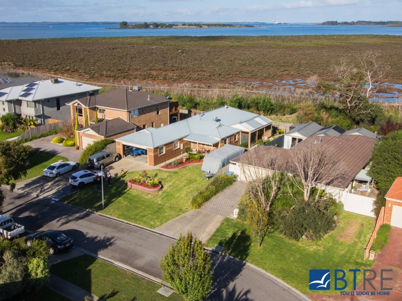 44 Warranqite Crescent, Hastings VIC 3915