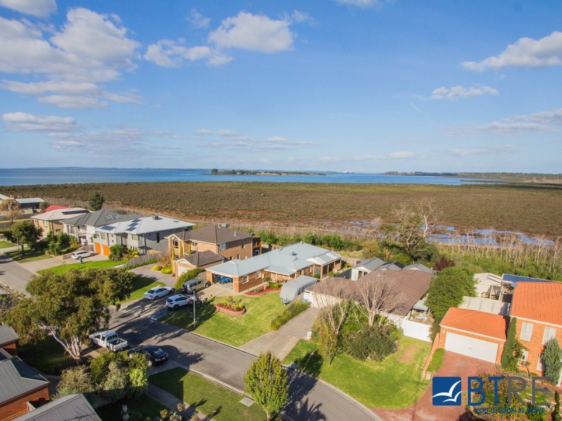 44 Warranqite Crescent, Hastings VIC 3915