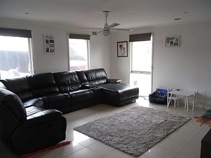 15 Deanswood Drive, Somerville VIC 3912