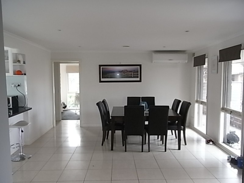 15 Deanswood Drive, Somerville VIC 3912