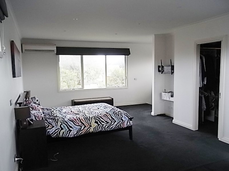 15 Deanswood Drive, Somerville VIC 3912