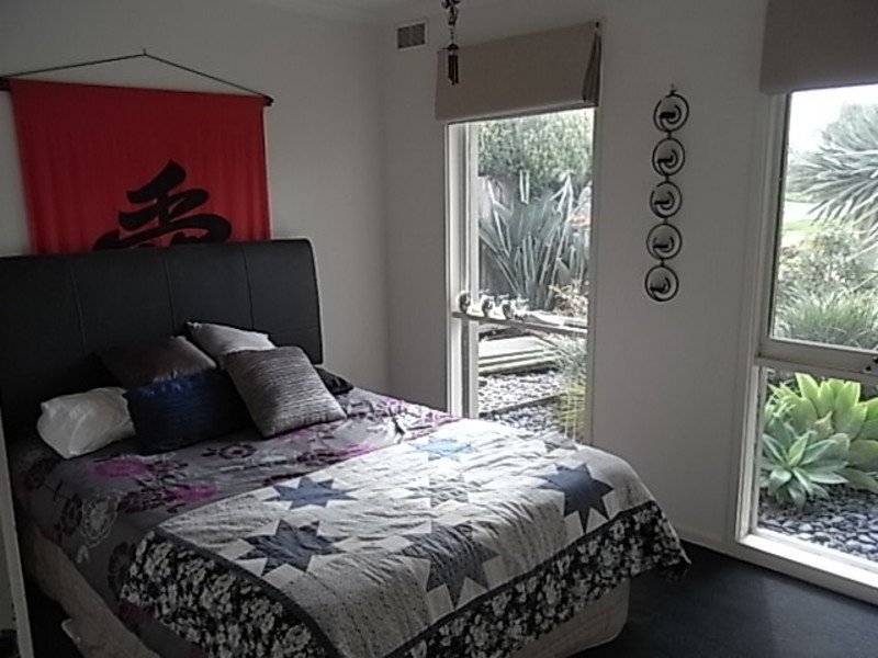 15 Deanswood Drive, Somerville VIC 3912