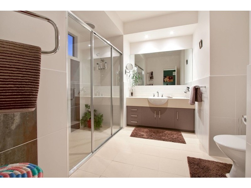 2/110 Tanti Avenue, Mornington VIC 3931