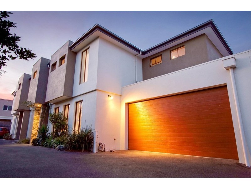 2/110 Tanti Avenue, Mornington VIC 3931