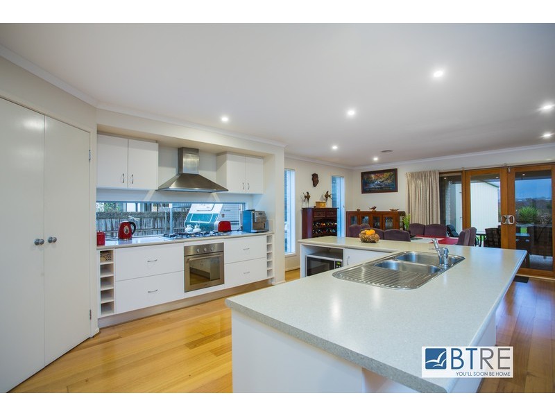 34 Warranqite Crescent, Hastings VIC 3915