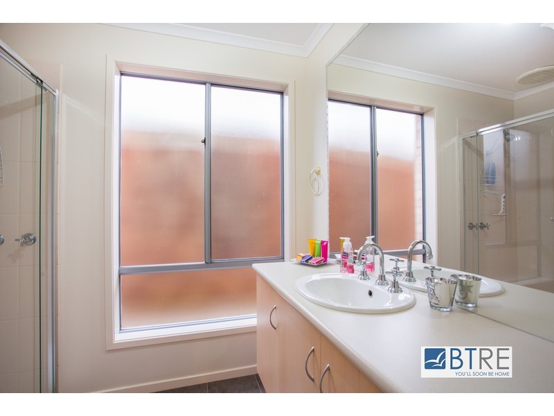 34 Warranqite Crescent, Hastings VIC 3915